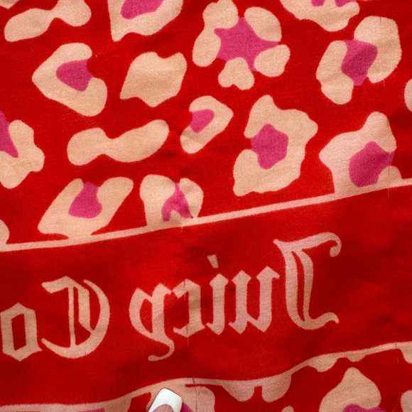 Juicy Couture Red coral Scarf 35”35” Wrap Shall hearts - Picture 4 of 4